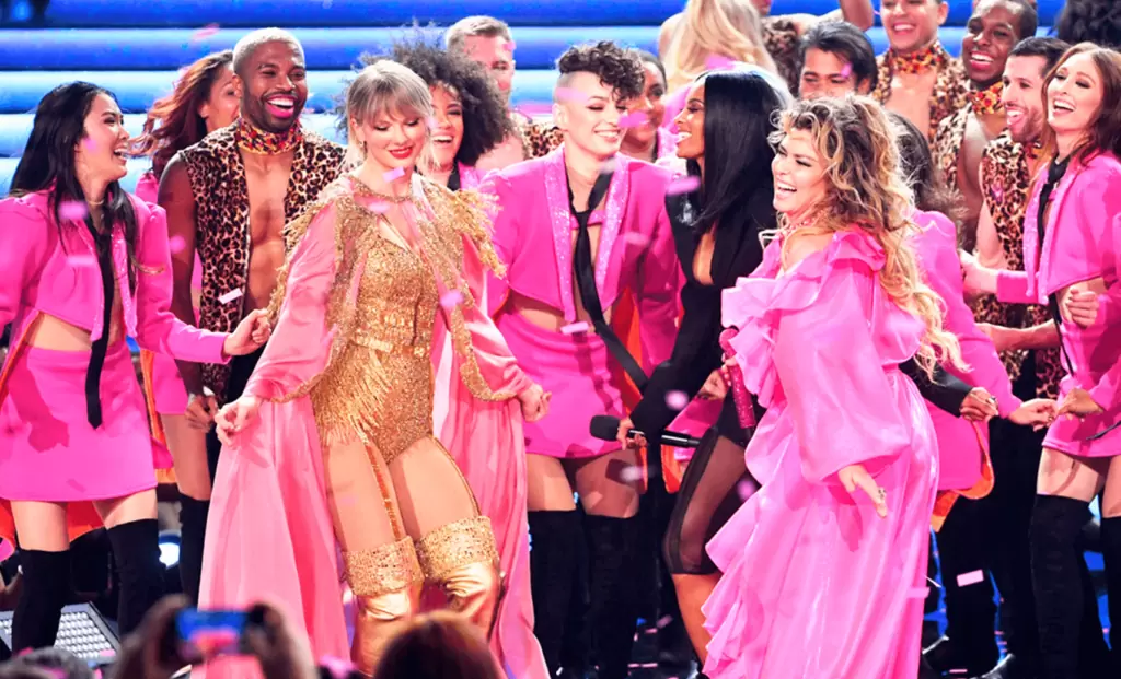 Taylor Swift e Shania Twain no American Music Awards